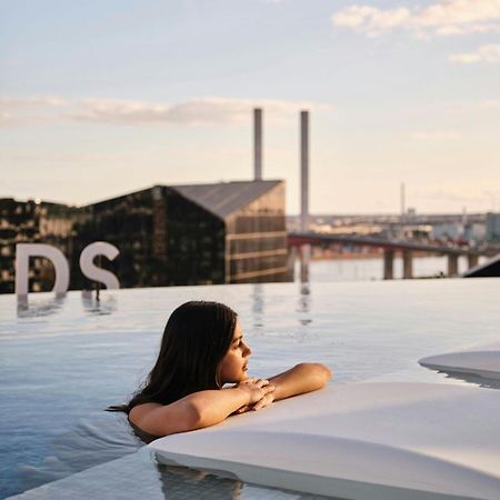 Melbourne Marriott Hotel Docklands Экстерьер фото Skyline pool