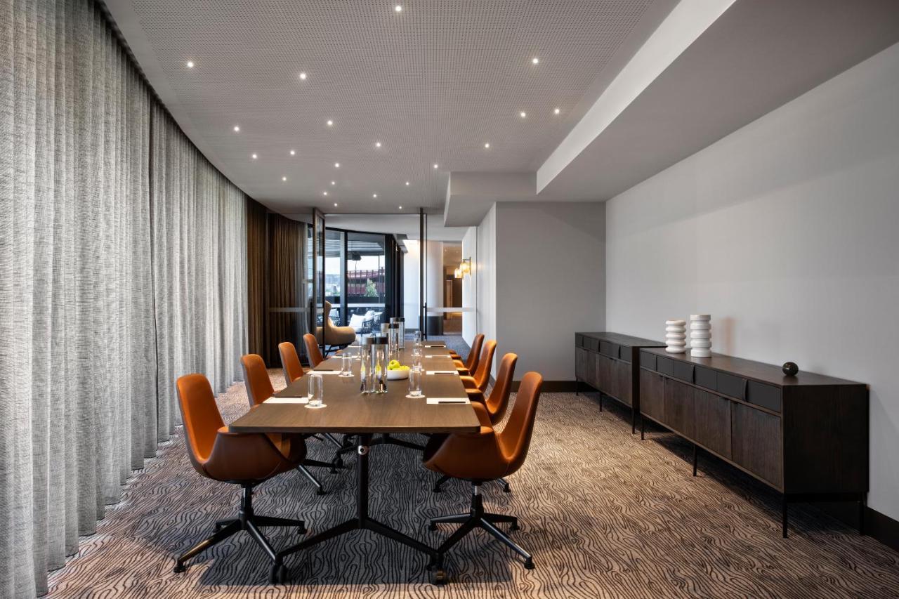 Melbourne Marriott Hotel Docklands Экстерьер фото Meeting room