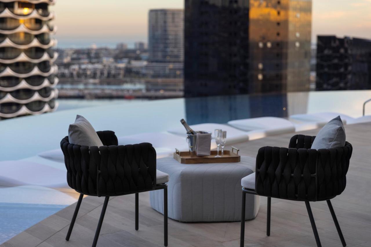 Melbourne Marriott Hotel Docklands Экстерьер фото The rooftop bar at the Ritz-Carlton, Melbourne