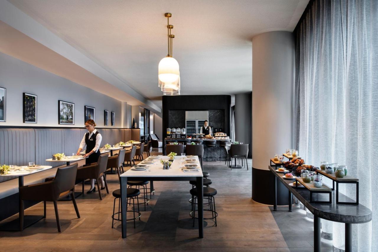 Melbourne Marriott Hotel Docklands Экстерьер фото The lounge at London Heathrow Airport