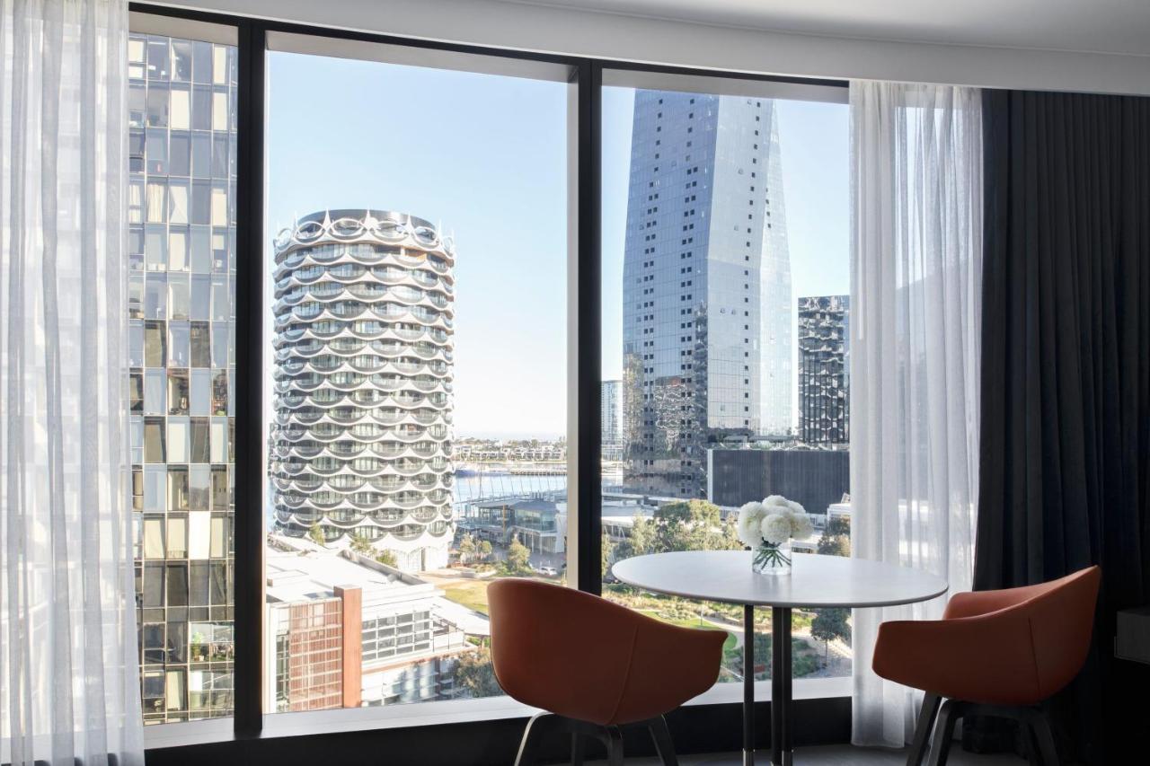 Melbourne Marriott Hotel Docklands Экстерьер фото View from a typical apartment