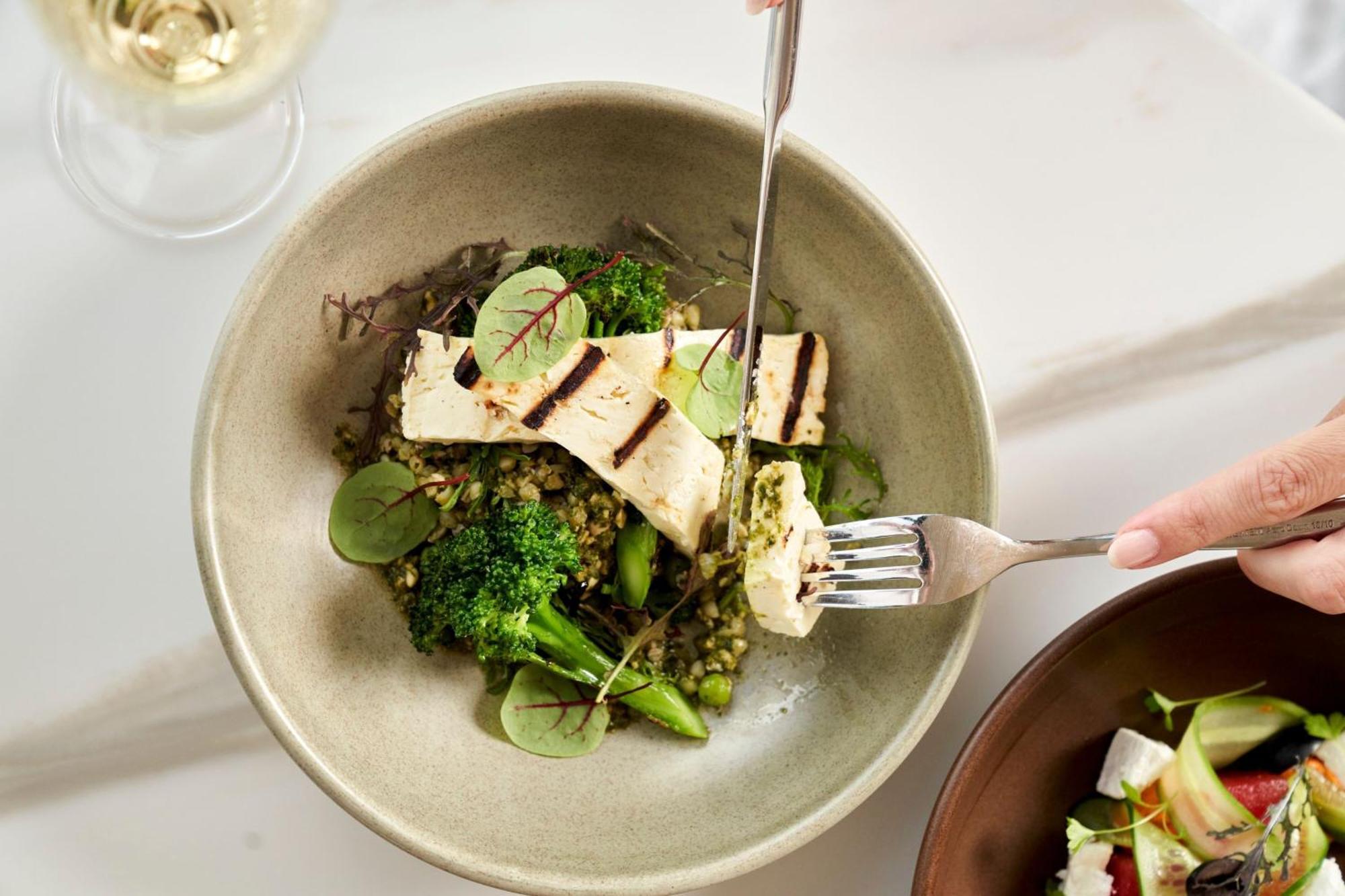 Melbourne Marriott Hotel Docklands Экстерьер фото A salad with quinoa