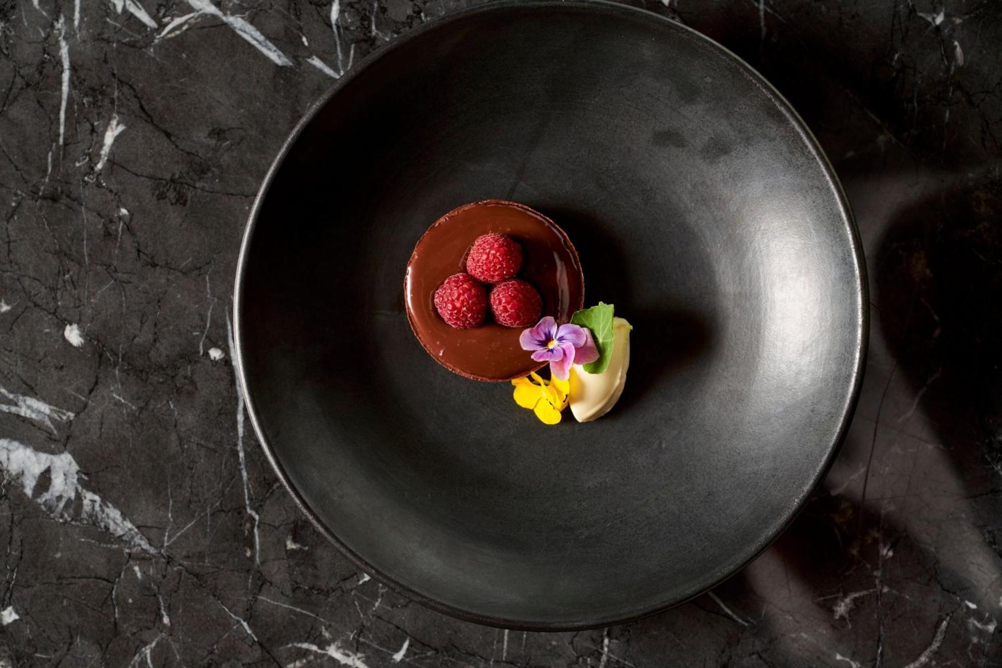 Melbourne Marriott Hotel Docklands Экстерьер фото A chocolate dessert