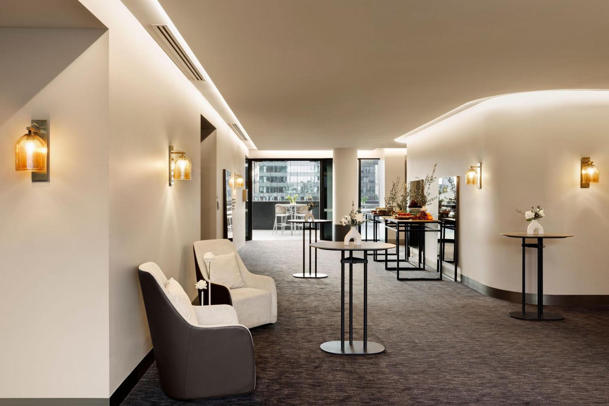 Melbourne Marriott Hotel Docklands Экстерьер фото The Club at Frankfurt Airport
