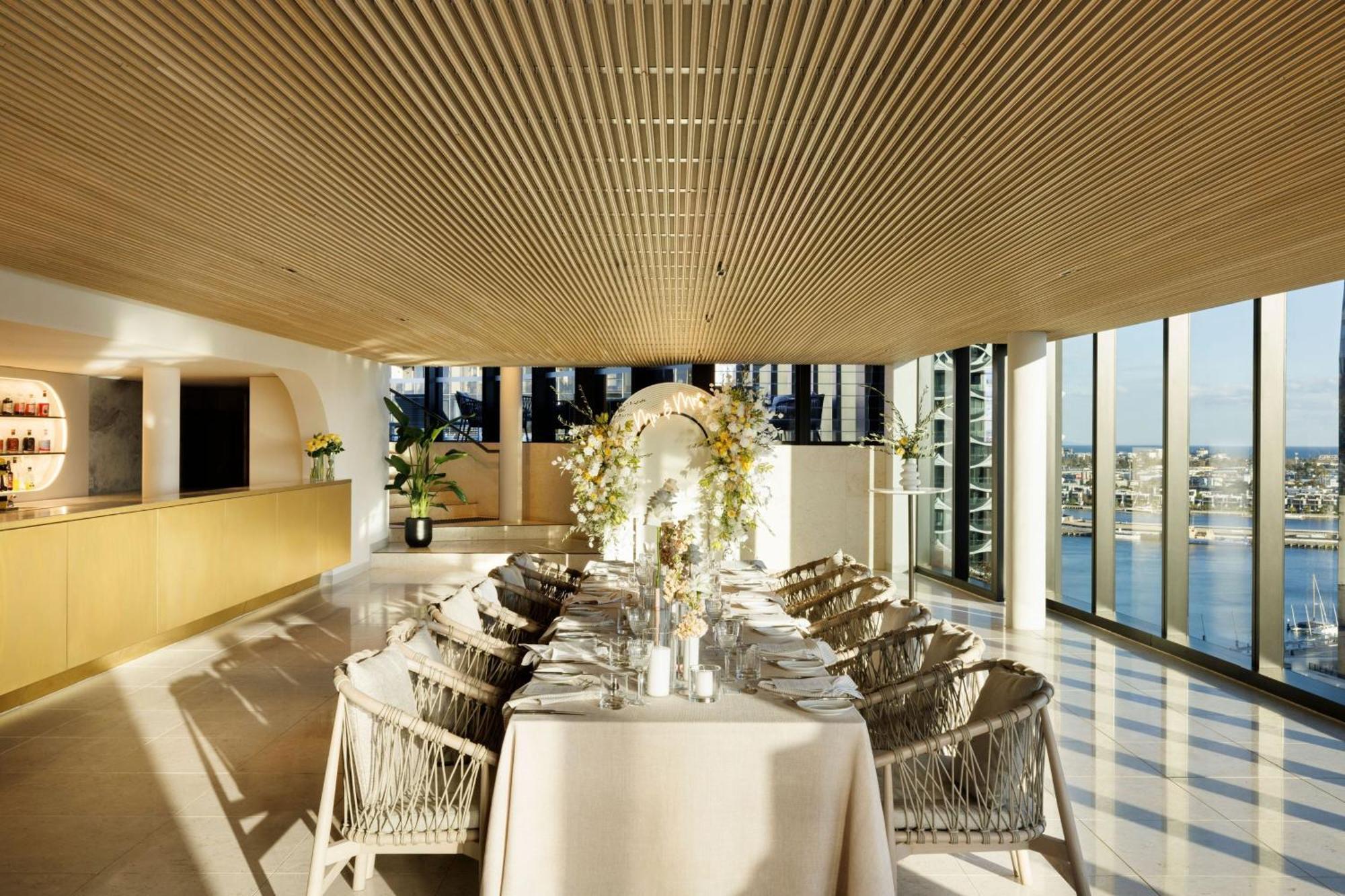 Melbourne Marriott Hotel Docklands Экстерьер фото The Sky Bar